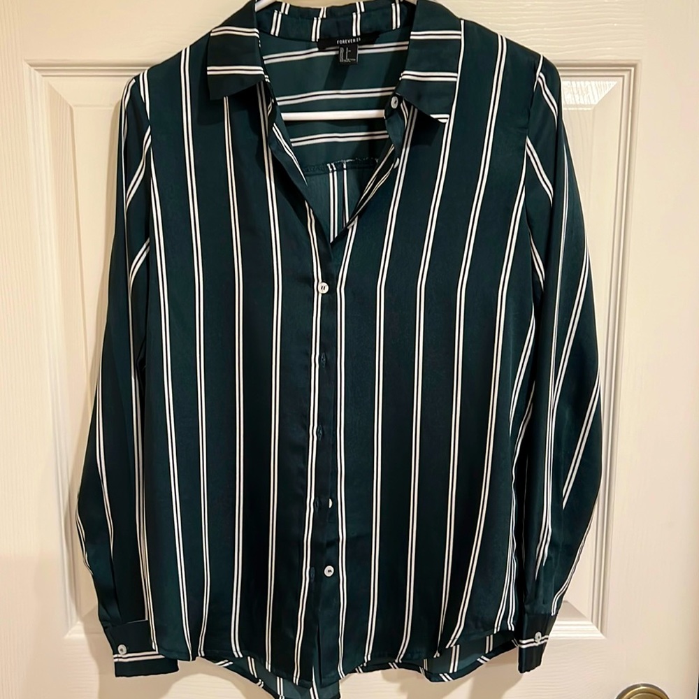 FOREVER 21 SILKY DARK GREEN BUTTON DOWN